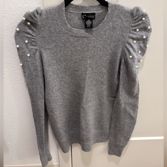 Bloomingdale's Sweaters - 100% Cashmere Sweater with Pearl Accents
